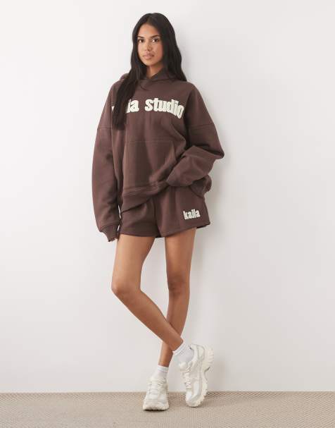 Kaiia - Studio - Brunt og gult sæt med oversized hættetrøje med broderet logo og sweat-shorts i bomuldsrigt stof - view 1