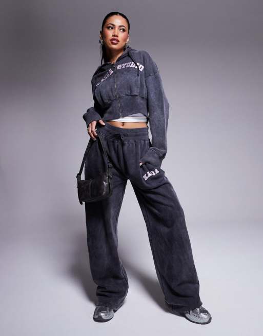 Kaiia - Studio - Co-ord set met joggingbroek met rechte pijpen in grijs en roze met wassing