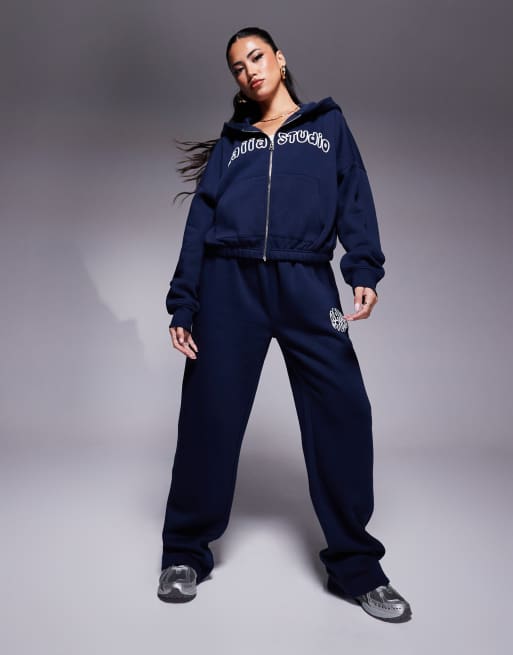 Kaiia Studio - Coordinato blu navy con t-shirt corta e stretta accollata, felpa con cappuccio e zip e joggers