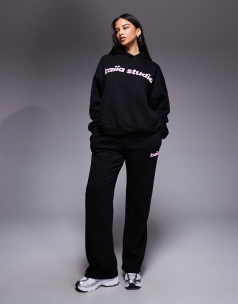 Kaiia Studio - Ensemble pantalon de jogging et sweat à capuche oversize à logo étoile - Noir et rose - view 1