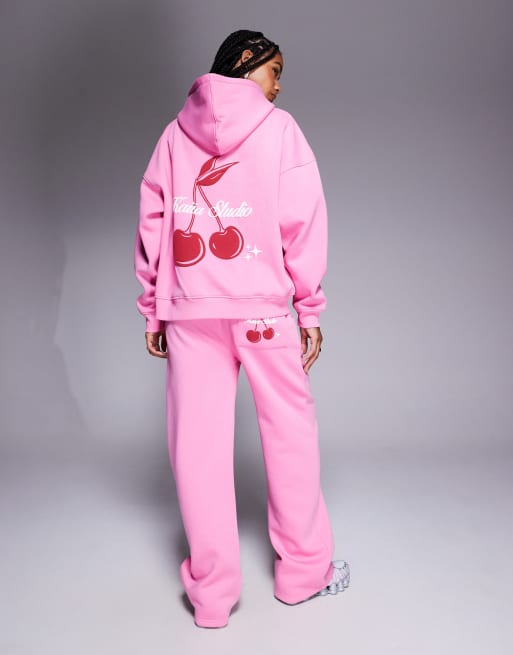 Kaiia - Studio - Joggingbroek met wijde pijpen en kersenprint op de zak in roze, deel van co-ord set