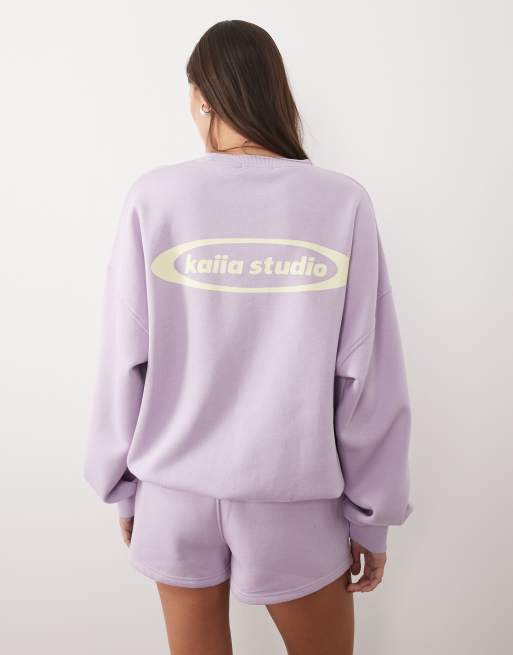 Kaiia Studio – Liliowo-cytrynowy zestaw z dużą zawartością bawełny z logo: bluza oversize i szorty, 2 z 3