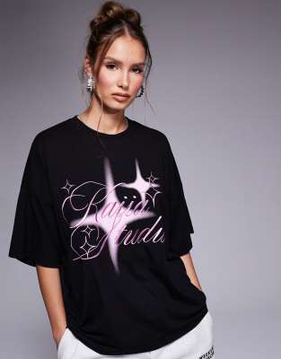 Kaiia - Studio - Oversize-T-Shirt in Schwarz und Rosa mit Sternenlogo und Grafik-Bunt