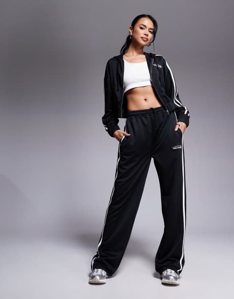 Kaiia – Studio Running Club – Schwarzes Set mit langärmligem Oberteil, Kapuzenpullover mit Reißverschluss und Jogginghose - view 1
