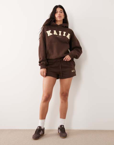 Kaiia – Studio – Set in Schokobraun und Zitronengelb, aus Oversize-Kapuzenpullover mit Logo-Stickerei und Shorts - view 1