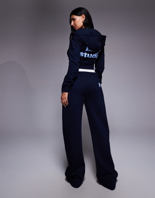 Kaiia - Studio - Sweat à capuche d'ensemble court en coton mélangé avec fermeture éclair et logo à étoiles - Bleu marine, 4 de 4
