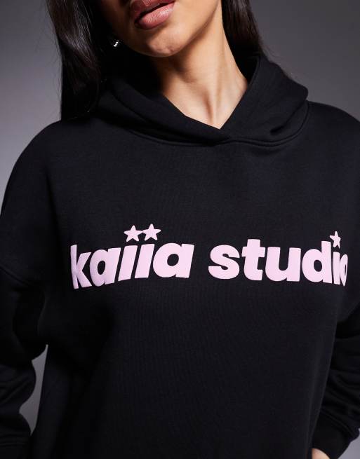 Kaiia - Studio - Sweat à capuche d'ensemble oversize à logo étoile - Noir/rose, 2 de 4