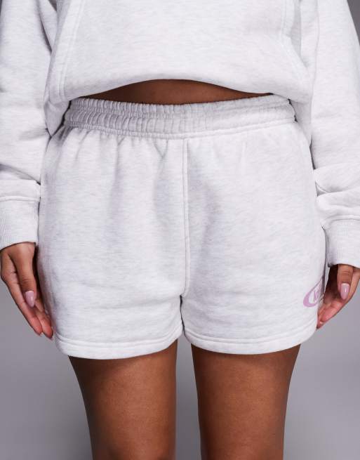Kaiia – Studio – Sweat-Shorts in Grau und Flieder mit hohem Baumwollanteil und Logoprint, Kombiteil, 4 von 5