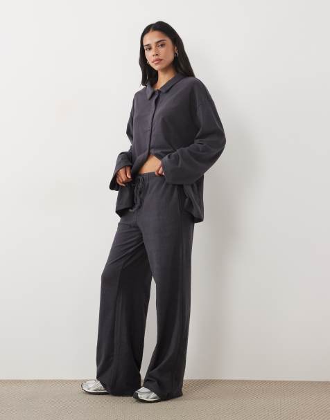 Kaiia superbløde fleece-bukser med brede ben til loungewear i navy og sort stribe - view 1