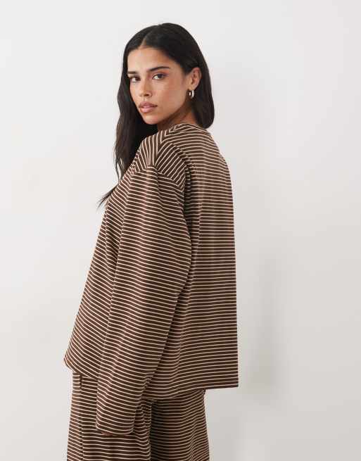 Kaiia superweiches langärmliges Oversize-Oberteil als Kombiteil mit Streifen in Braun und Cremeweiß, 4 von 4