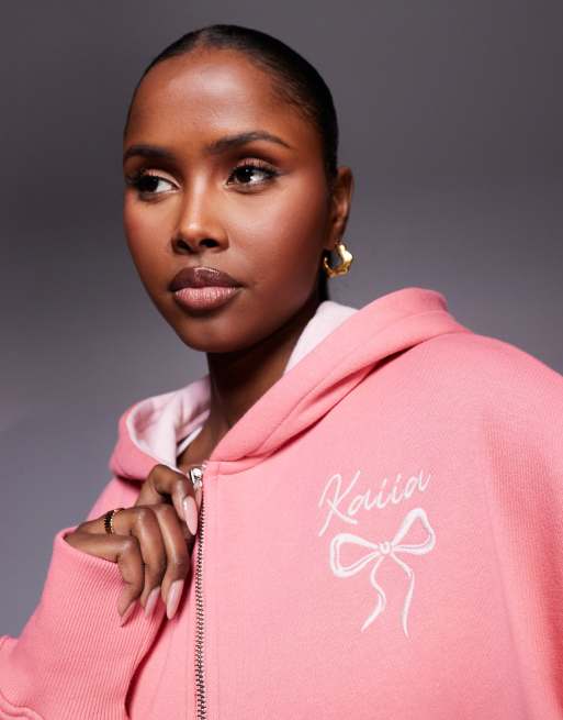 Kaiia - Sweat à capuche court zippé d'ensemble avec logo et nœud brodés - Corail et rose pastel, 3 de 4