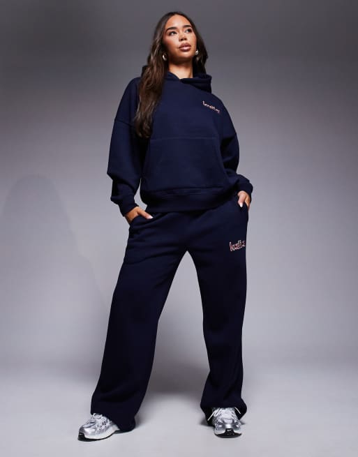 Kaiia - Sweat à capuche d'ensemble en coton majoritaire avec logo brodé - Bleu marine et rouge  , 2 de 4