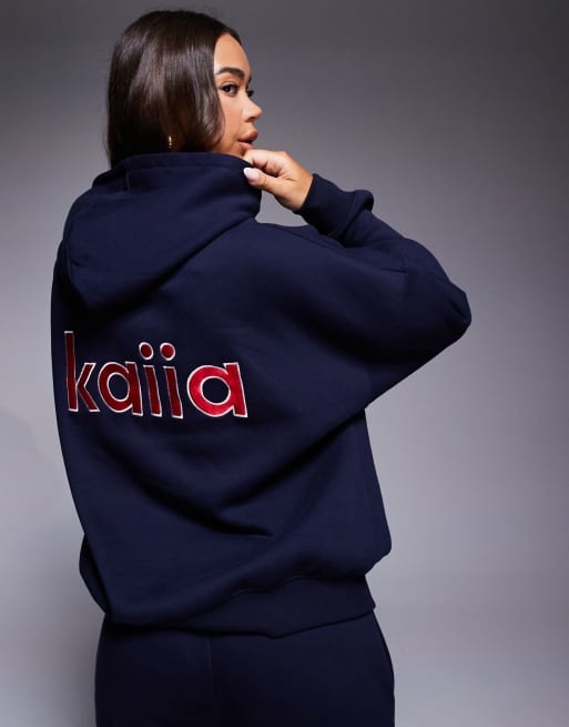 Kaiia - Sweat à capuche d'ensemble en coton majoritaire avec logo brodé - Bleu marine et rouge  , 4 de 4