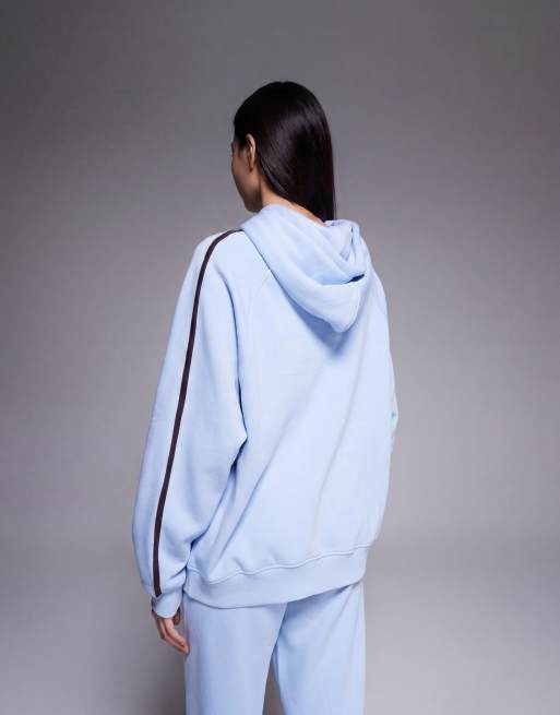 Kaiia - Sweat à capuche d'ensemble oversize en coton majoritaire avec logo brodé et bande contrastante - Bleu pastel, 2 de 4
