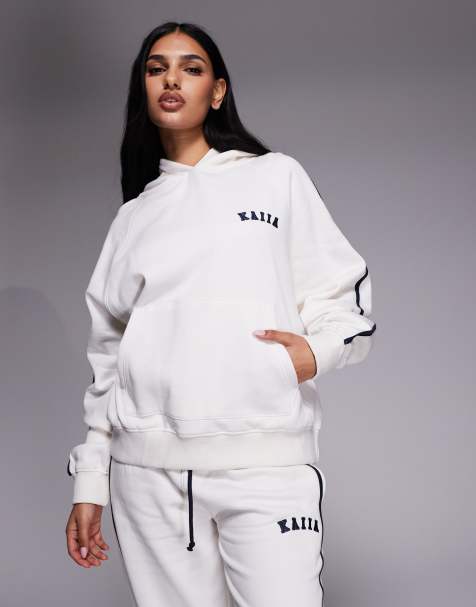 Kaiia - Sweat à capuche d'ensemble oversize en coton mélangé avec broderie logo et bande latérale - Crème/bleu marine - view 1
