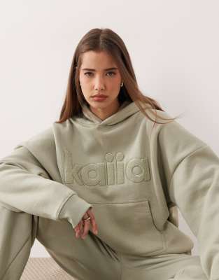 Sweat à capuche oversize d'ensemble en coton majoritaire avec logo en imitation peau de mouton - Vert sauge 40