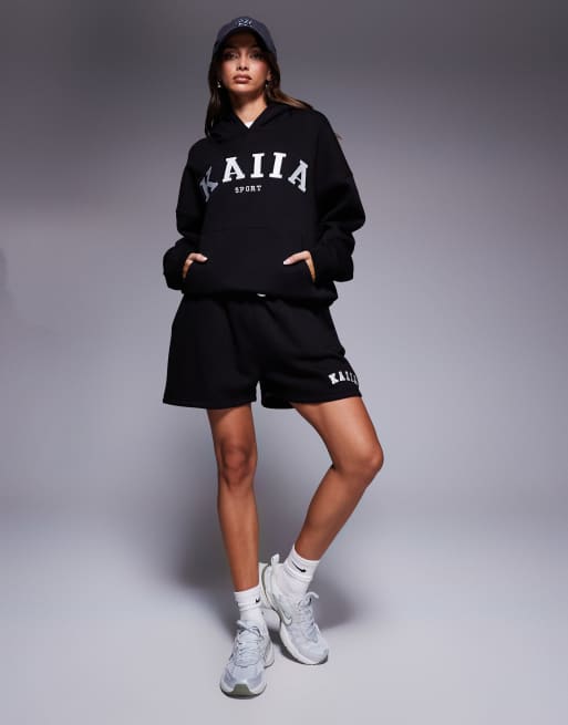 Kaiia – Sweat-Shorts in Schwarz mit Logo-Stickerei, Kombiteil