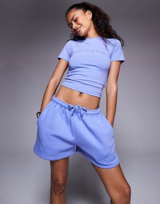 Kaiia – Sweatshorts in Kornblumenblau mit Prägung, Kombiteil - view 1