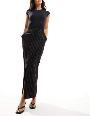 Kaiia Tailored Maxi Split Front Skirt In Black Stripe