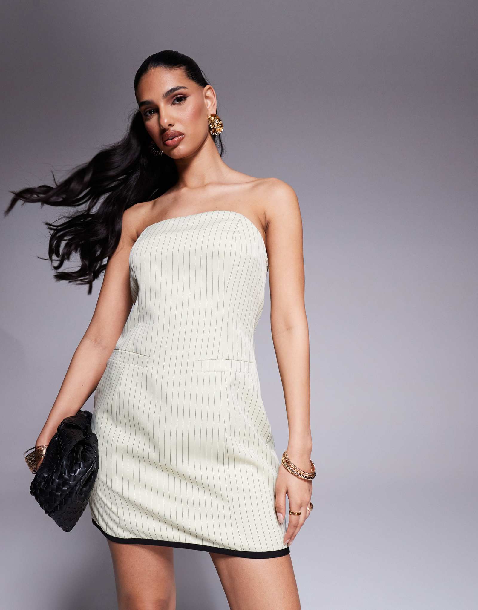 Мини-платье-бандо в тонкую полоску с контрастной отделкой Kaiia кремового цвета, сшитое на заказ