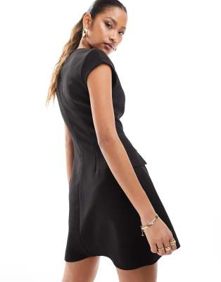 Short sleeve black cocktail on sale dress