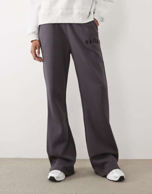 Kaiia Tall cotton blend embroidered logo wide leg trackies in dark grey, 3 of 5