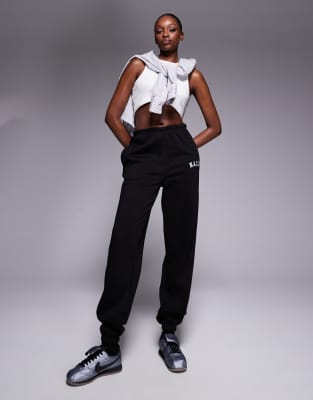Kaiia Tall - Jogginghose aus Baumwollmix in Schwarz mit Bündchen und Logo-Stickerei