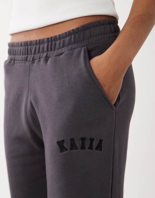 Kaiia Tall - Pantalon de jogging large en coton mélangé à logo brodé - Gris foncé, 4 de 5