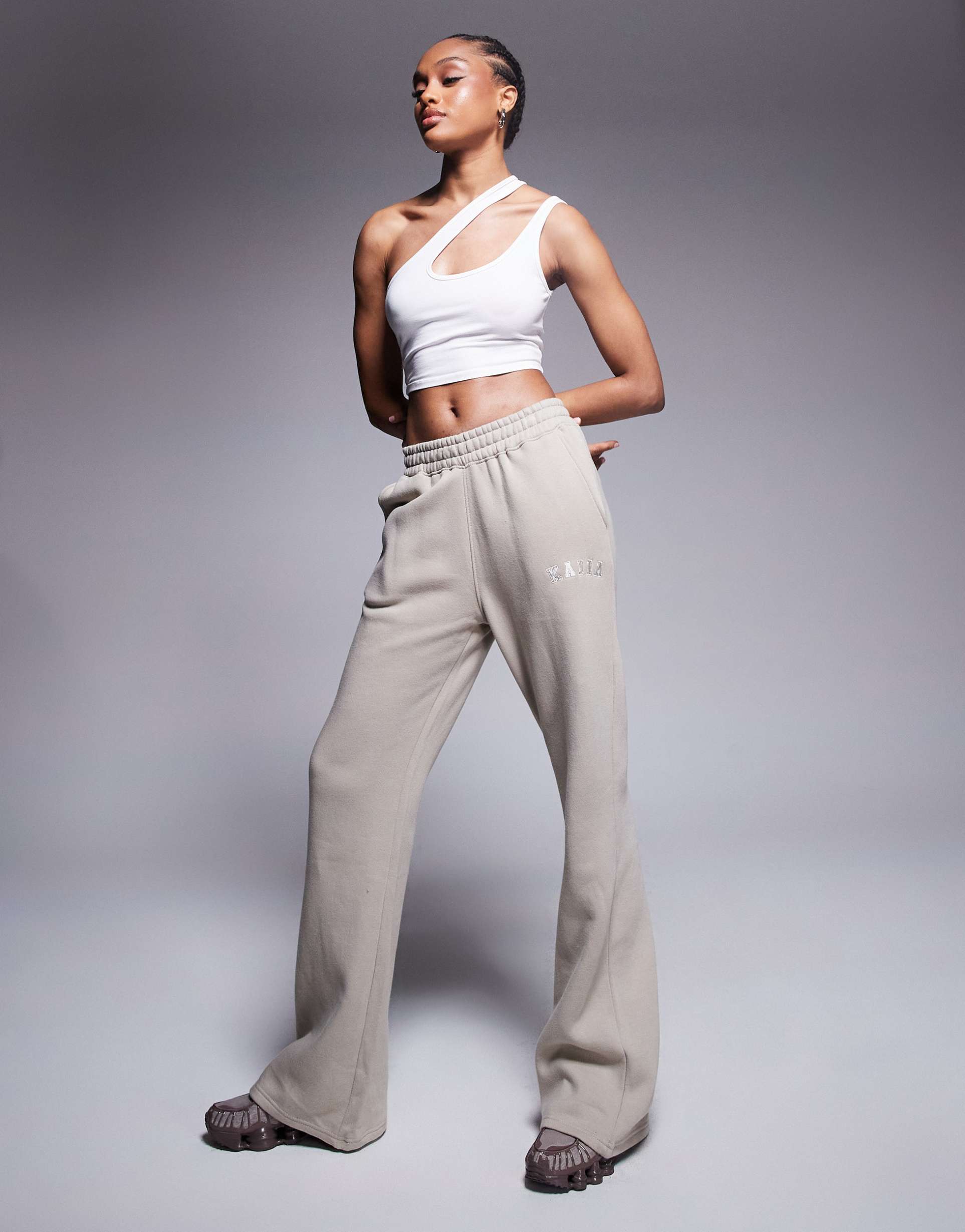 kaiia tall wide leg sweatpants in stone
