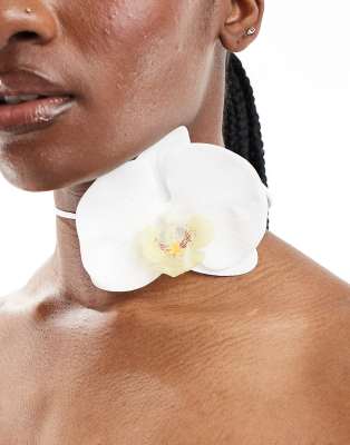 tropical flower choker in white