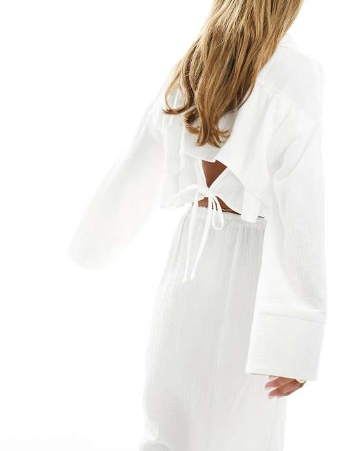 Kaiia – Vit oversize skjorta i kort design med knytning baktill, del av set, 2 av 4