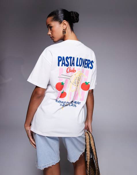 Kaiia – Vit t-shirt i oversize och bomull med Pasta Lovers Club-tryck baktill, exklusivt hos ASOS - view 1