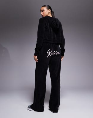 Kaiia - Weit geschnittene Jogginghose aus Velours in Schwarz und Babyrosa mit Logo-Stickerei, Kombiteil-Bunt