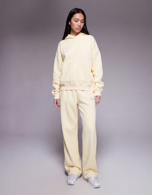 Kaiia – Set in Zitrone und Flieder, aus Oversize-Kapuzenpullover mit Schaumprint-Grafik auf dem Rücken und weit geschnittener Jogginghose, 2 von 3