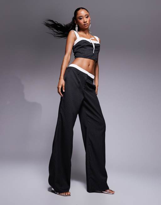 Kaiia x Sasha Corte - Exclusives - Elegante broek met wijde pijpen, contrasterende tailleband en krijtstreep in zwart-wit, deel van co-ord set 