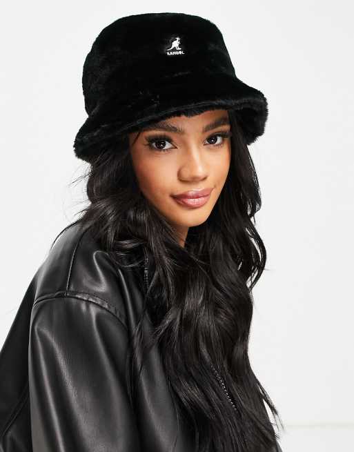 Kangol – Czarny kapelusz typu bucket z logo ze sztucznego futra