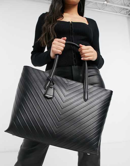 Karen millen best sale black quilted bag