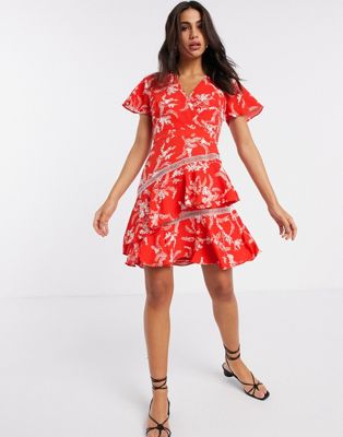 film Hoe dan ook Balling Karen Millen - Mini-jurk met ruches en rode bloemenprint | ASOS
