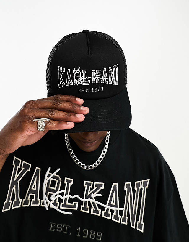 Karl Kani - college signature trucker cap in black