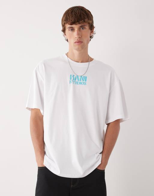 Karl Kani - Hvid oversized T-shirt med 'Studios'-print på brystet og ryggen, 3 af 5