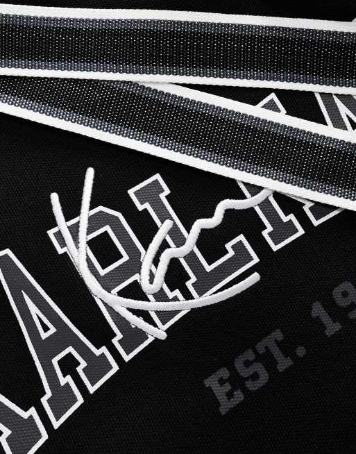 Karl Kani – Oversize-Tragetasche in Schwarz mit College-Logoschriftzug, 3 von 4