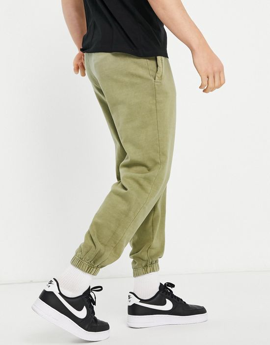 https://images.asos-media.com/products/karl-kani-retro-washed-sweatpants-in-green/201049917-3?$n_550w$&wid=550&fit=constrain