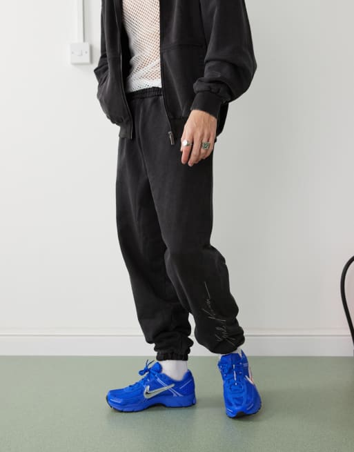 Karl Kani – Svart mjukisbyxor med autograf, del av set, 5 av 5