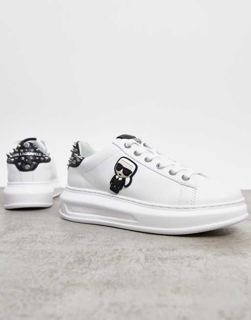 Karl Lagerfeld - Kapri Ikonic - Leren sneakers met plateauzool in wit met zwart lipje achter met studs