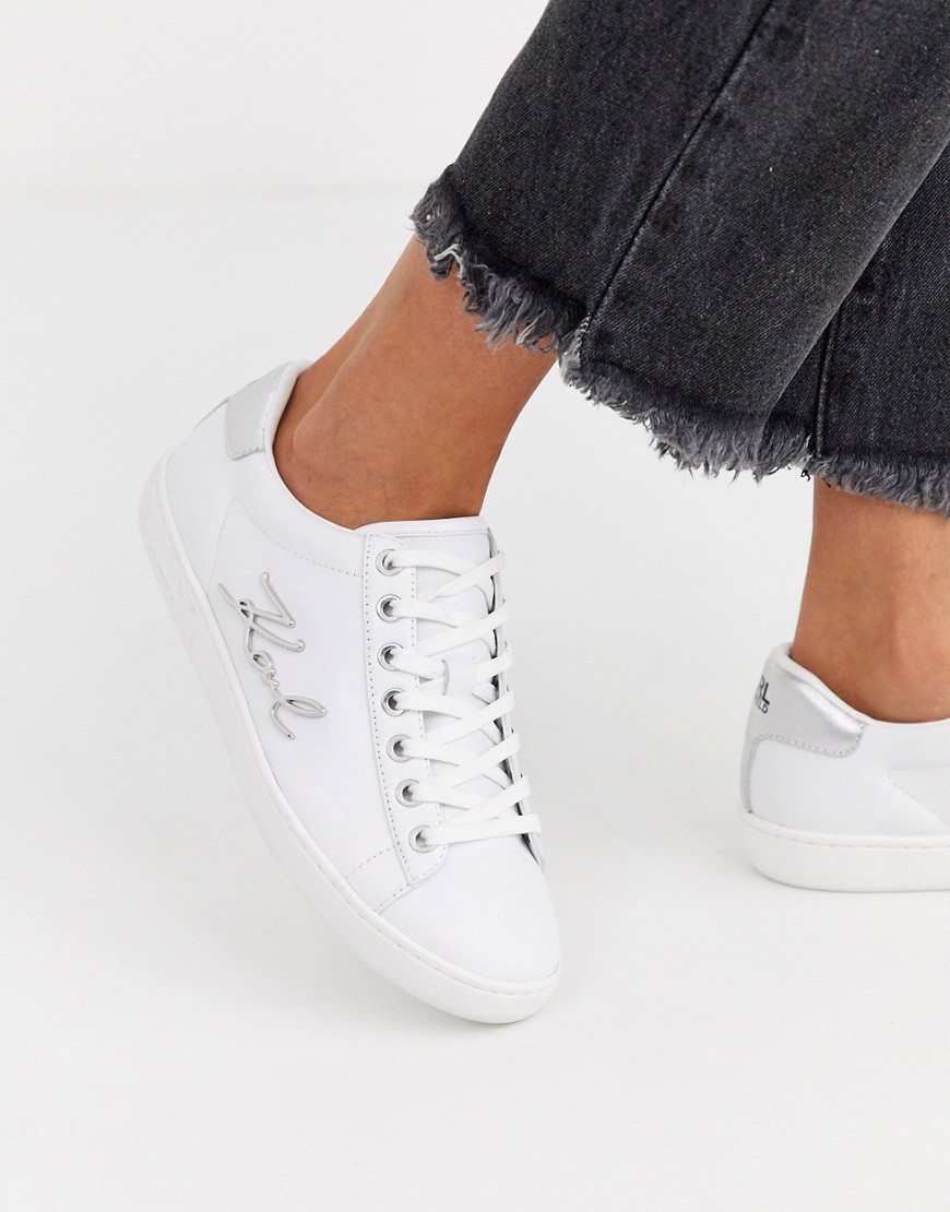 Karl Lagerfeld - Sneakers in pelle bianca con suola sottile e marchio Karl in metallo-Bianco