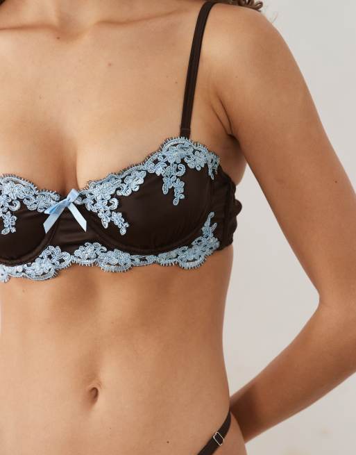 Kat The Label – Jean – Bügel-BH in Espressobraun mit blauer Spitzenborte, 4 von 4