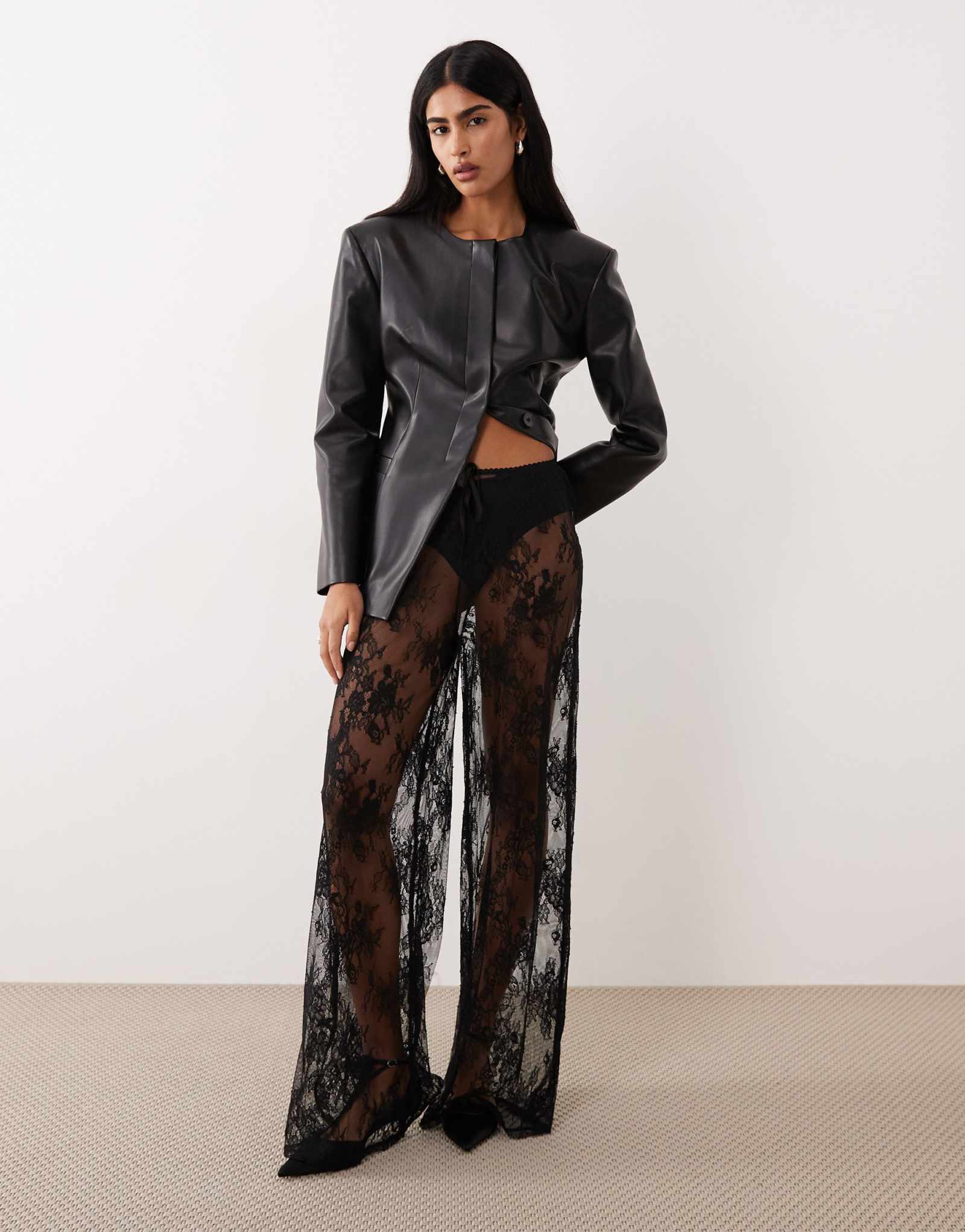Брюки свободного кроя из прозрачного кружева Lottie от Kat The Label черного цвета