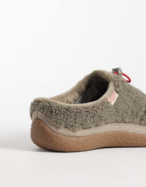 Keen Howser fleece slide in dark olive, 4 of 4