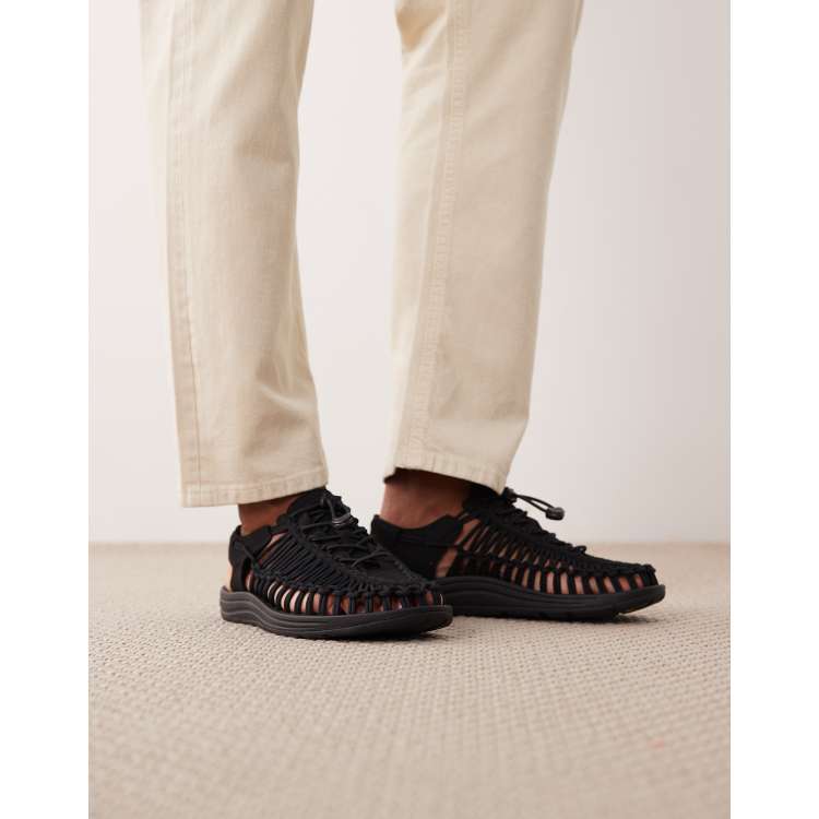 Keen Uneek sandals in black | ASOS