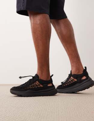 靴 KEEN UNEEK WK Black Keen Uneek WK sneakers in black | ASOS